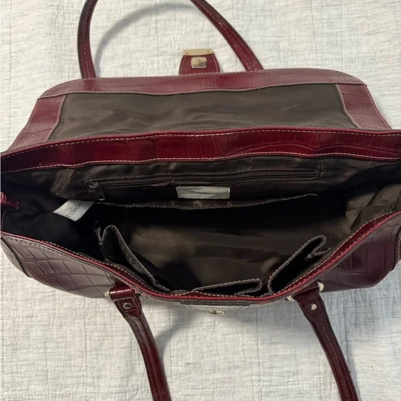 Liz Claiborne Rich Burgundy Vintage Handbag with magnetic closure - Picture 4 of 7